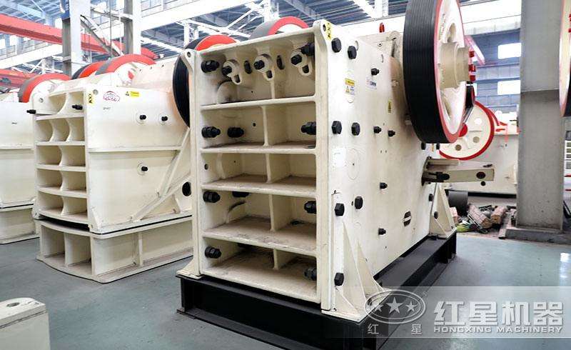 鄂式破碎機，優質鋼板鑄成，使用壽命長 style=width:720px; 